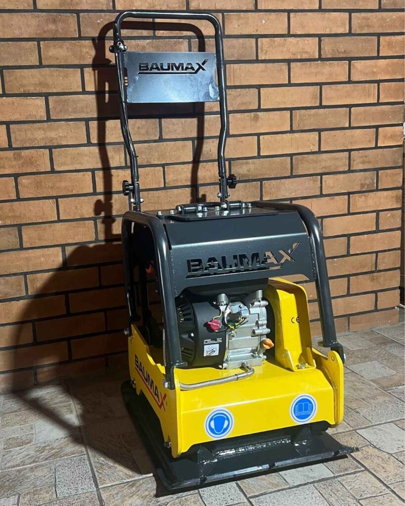 Baumax Rüttelplatte VP 25_50 zum leihen in Schrägansicht